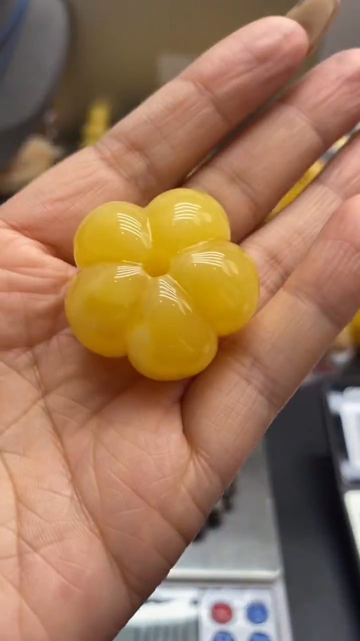 琥珀未镶嵌珠宝奇石1156