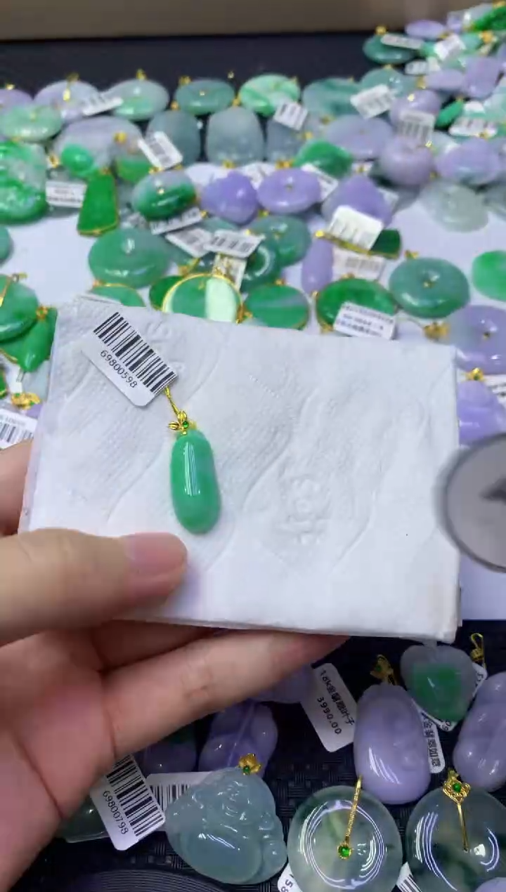 颈饰18K金镶嵌翡翠天然缅甸翡翠A货