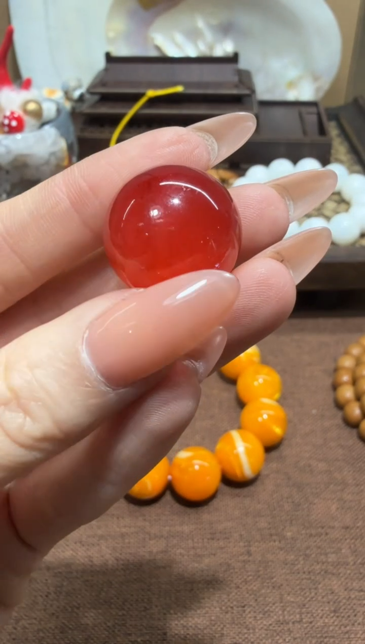 【闪购商品】树脂制品大红色2.0单颗多样性发其一