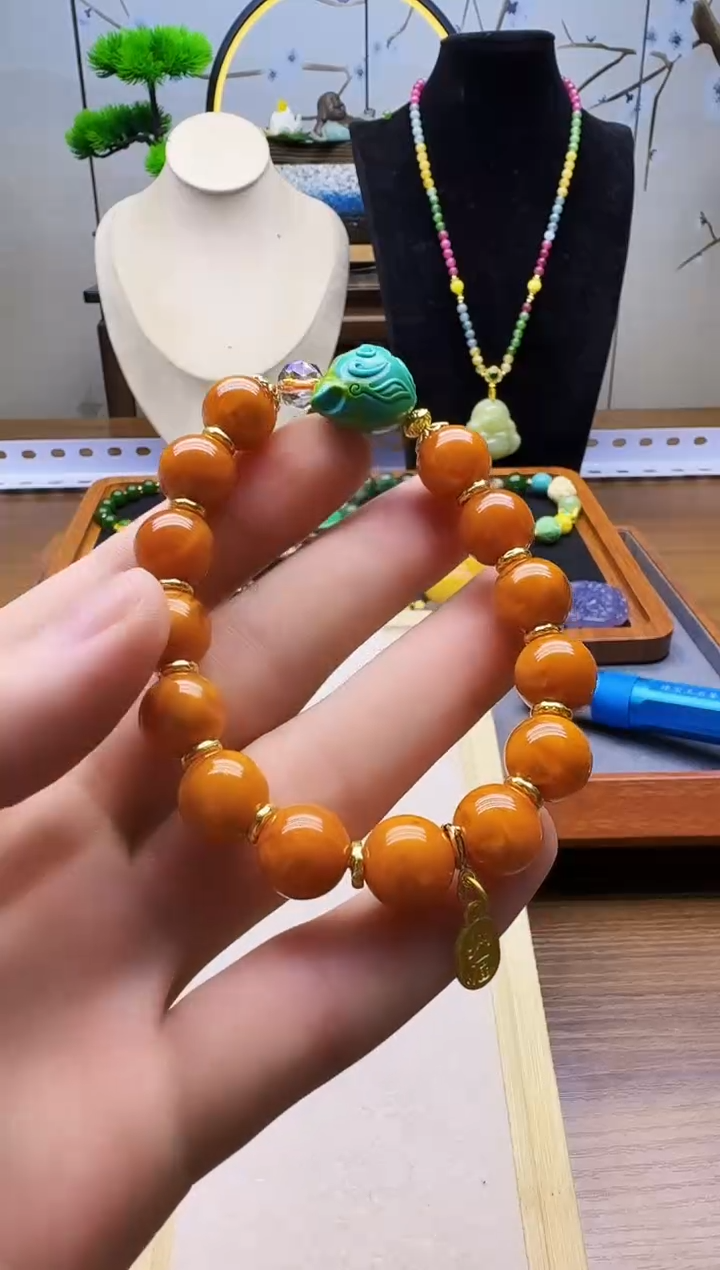 14K金镶嵌蜜蜡手链S198