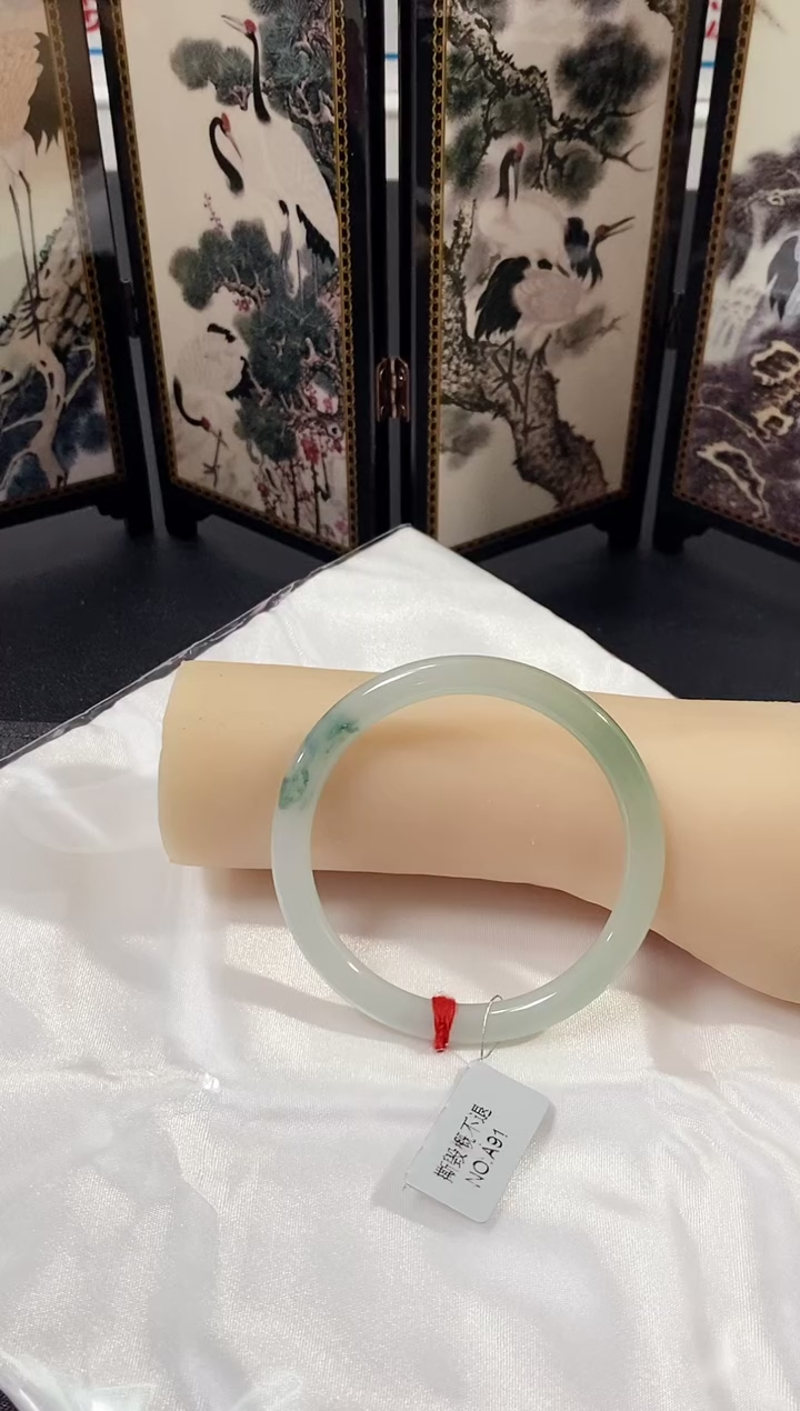 未镶嵌手镯翡翠手镯