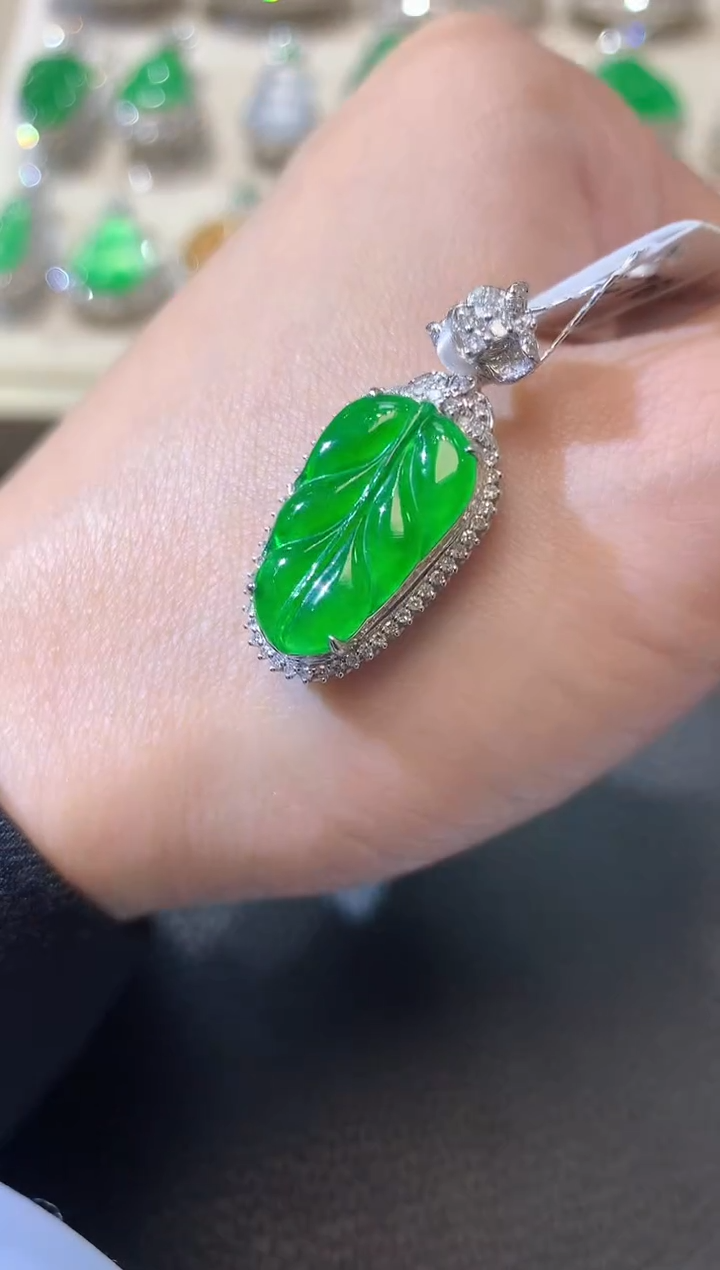 【闪购商品】翡翠吊坠(不含链)18K金镶嵌A90