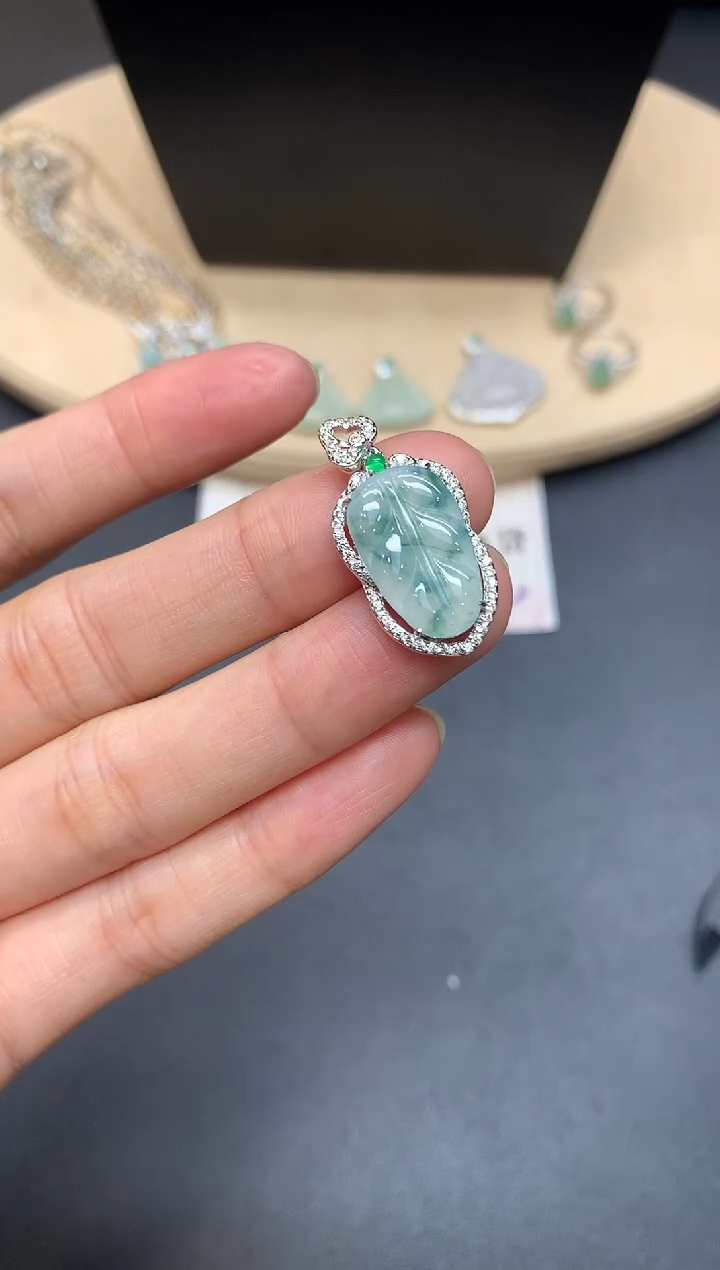 【闪购商品】翡翠吊坠(不含链)银S925镶嵌叶子【多样性发其一】