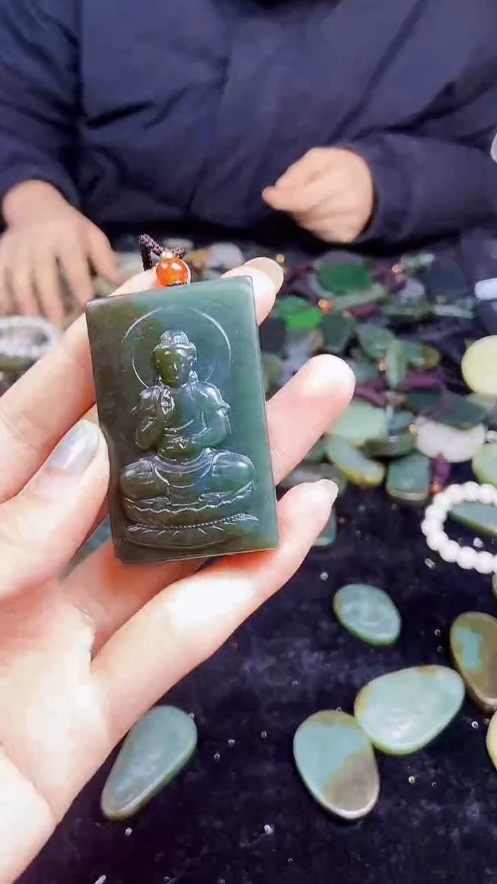 颈饰未镶嵌和田玉1