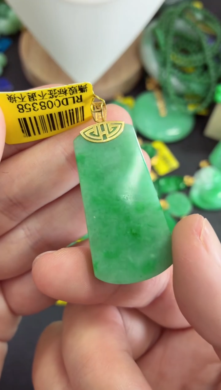 吊坠(不含链)18K金镶嵌翡翠挂件