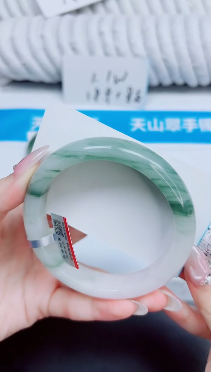 未镶嵌手镯石英质玉228/61.8