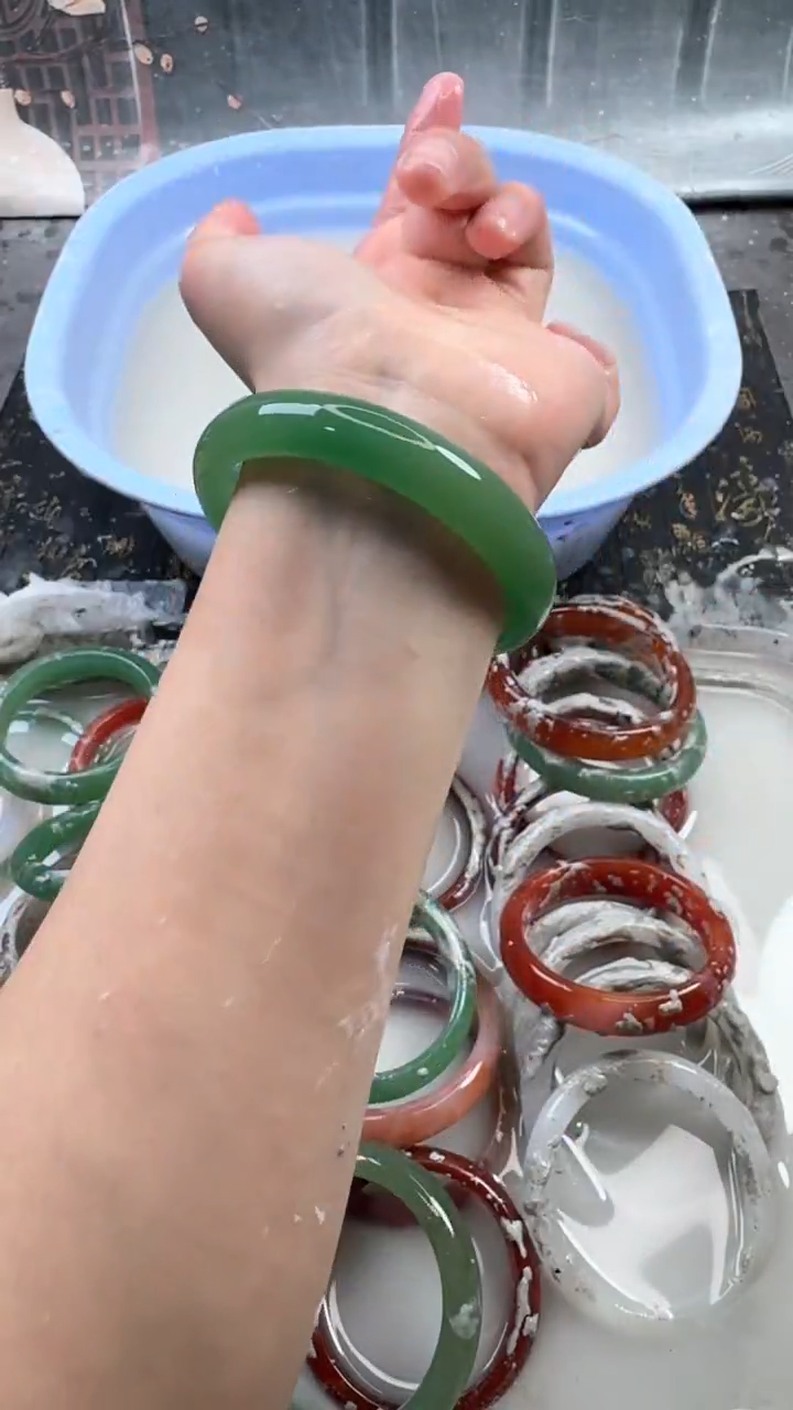 【闪购商品】石英质玉手镯未镶嵌75 6160