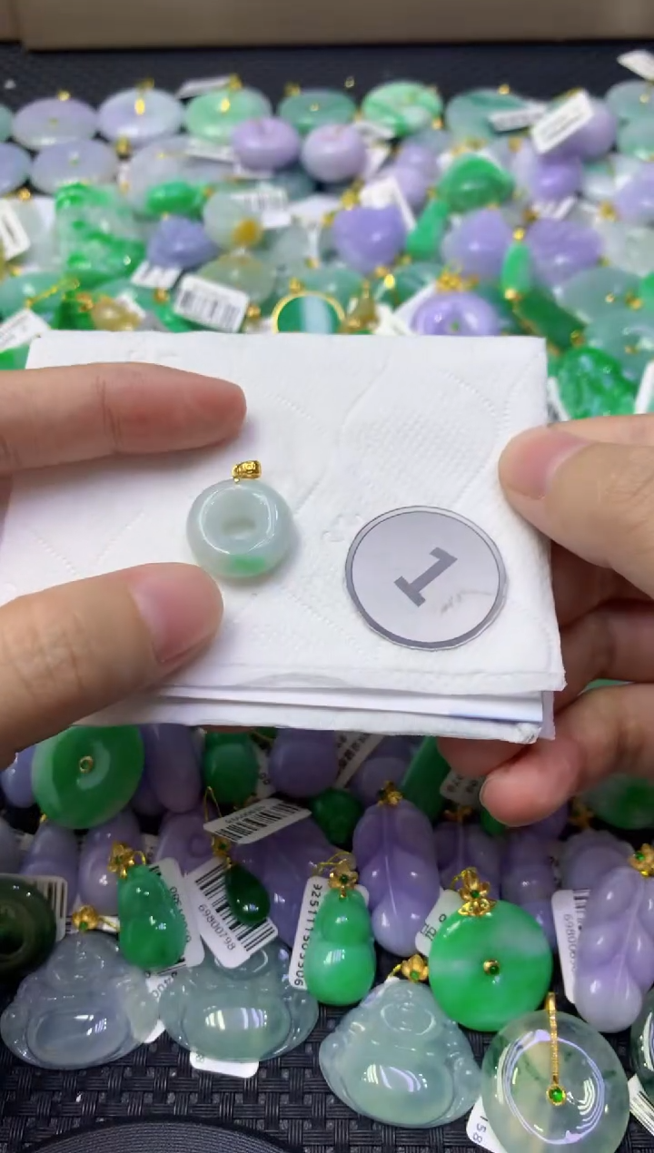 颈饰未镶嵌翡翠天然缅甸翡翠A货