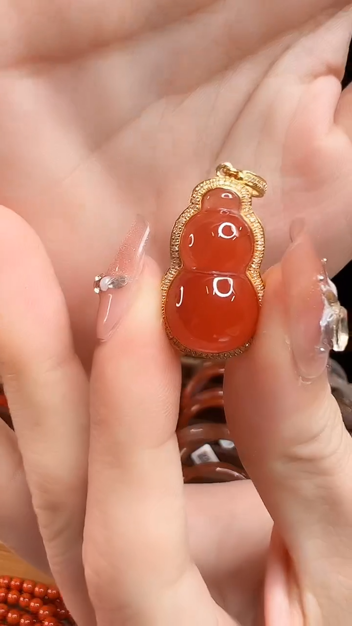 【闪购商品】南红玛瑙吊坠18K金镶嵌/葫芦款