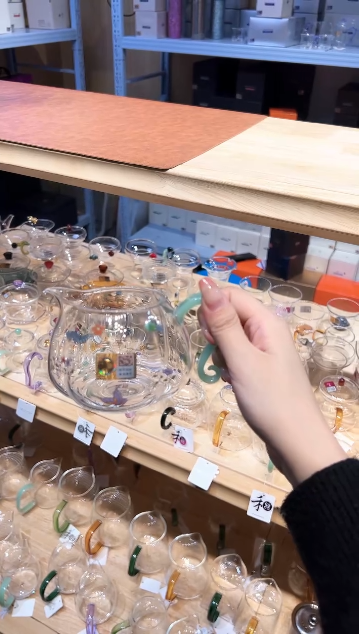 禾器玺悦公道杯浅玉色蝶恋花