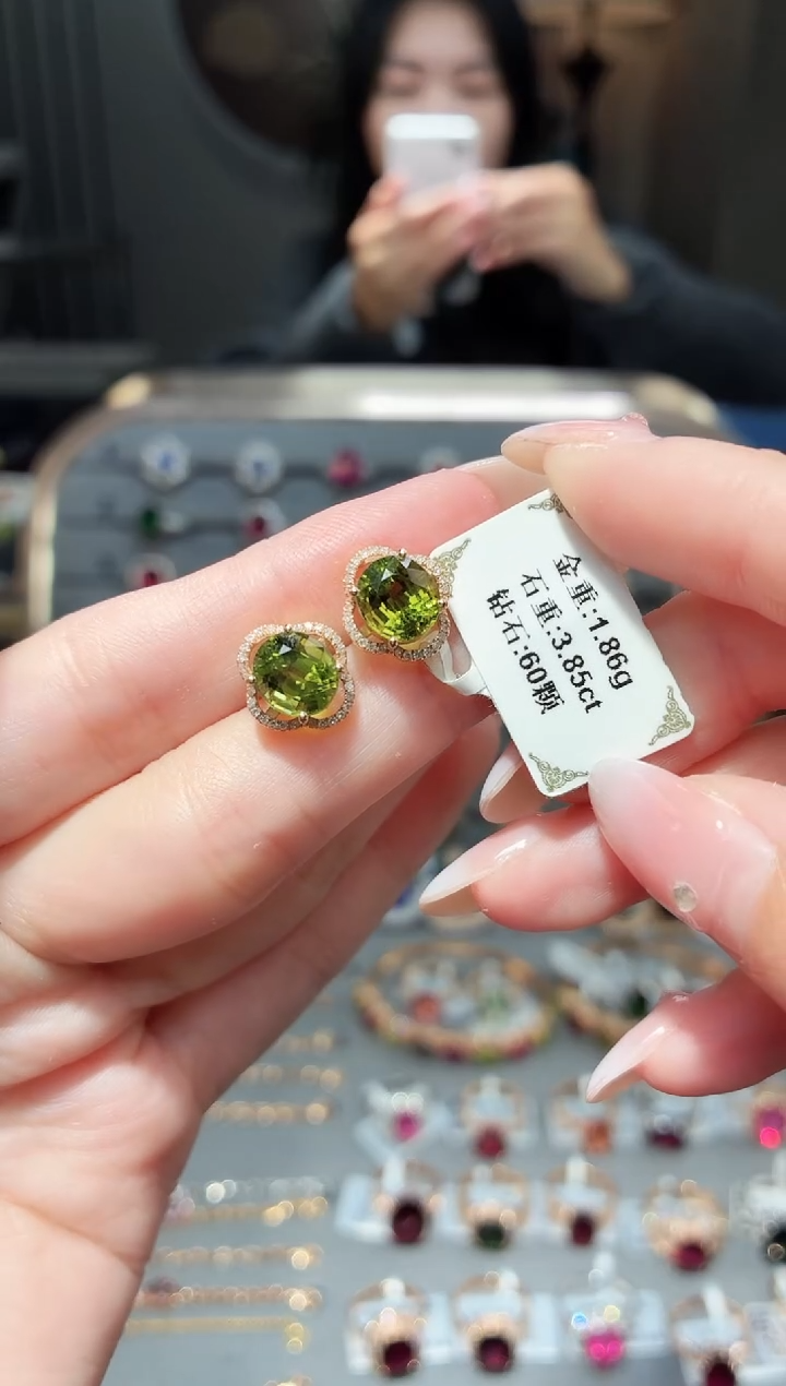 18K金镶嵌耳饰碧玺3.85配钻