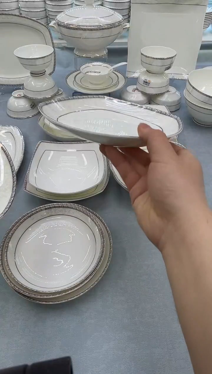 骨瓷玲珑7.5方2个