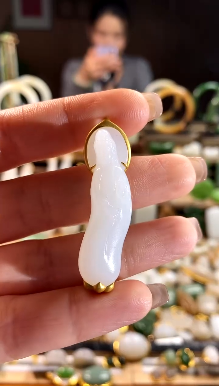 【闪购商品】和田玉吊坠18K金镶嵌。