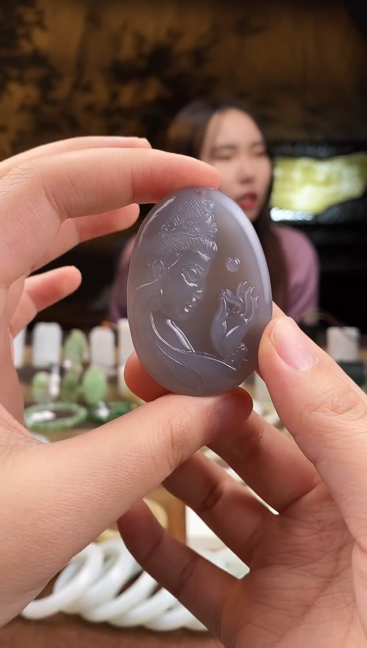 颈饰未镶嵌和田玉浓烟紫 观音