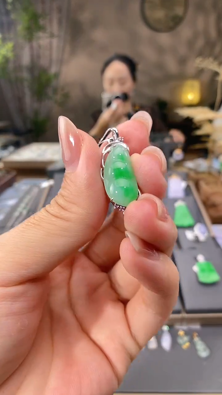 吊坠(不含链)18K金镶嵌翡翠豆子