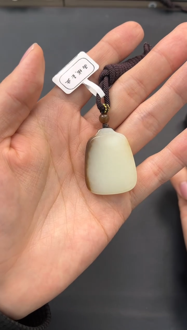 未镶嵌手串和田玉且末金山糖白无事牌微色差