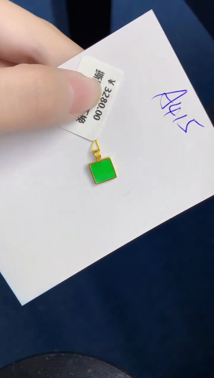 翡翠18K金镶嵌颈饰000000000