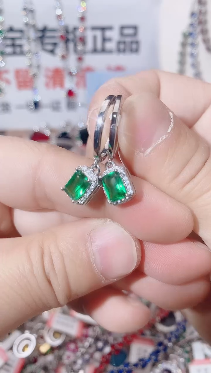 未镶嵌耳饰祖母绿 