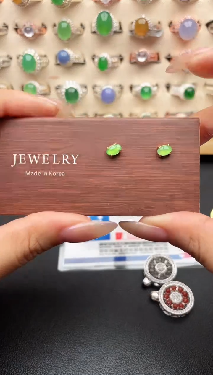 未镶嵌翡翠耳饰一物一证一礼盒