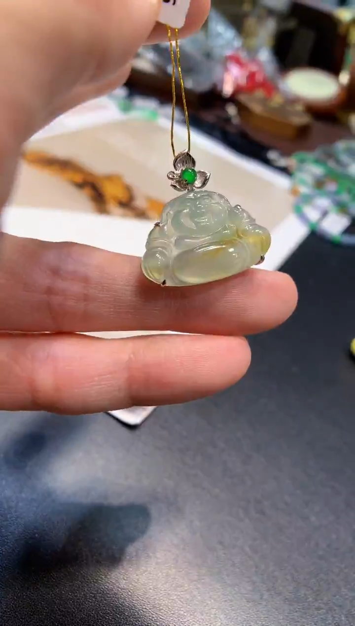 颈饰18K金镶嵌翡翠佛公
