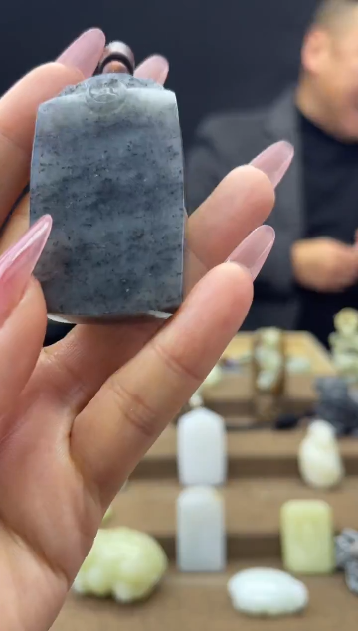 颈饰未镶嵌和田玉1