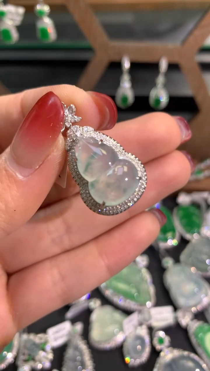 【闪购商品】翡翠吊坠(不含链)18K金镶嵌吊坠