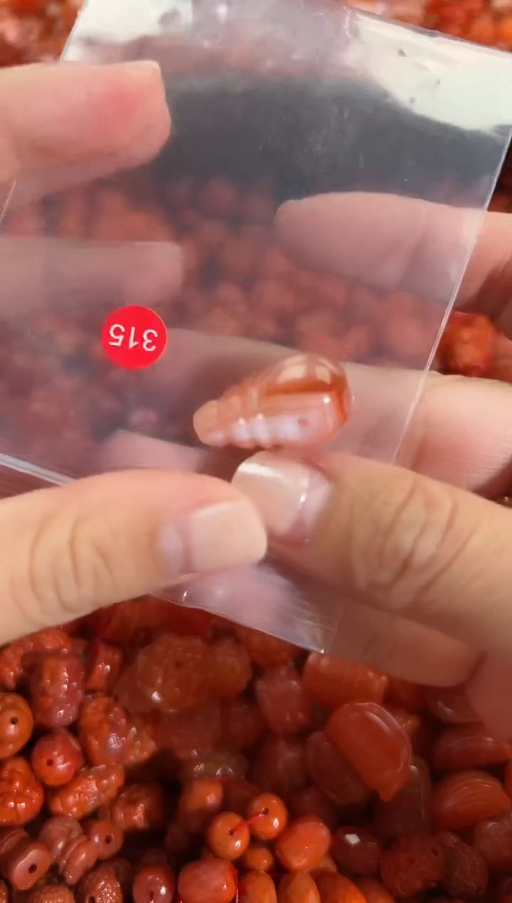 颈饰未镶嵌南红玛瑙1