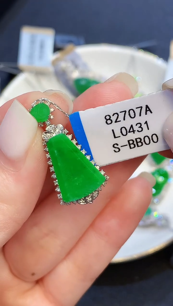 吊坠(不含链)18K金镶嵌翡翠L0431多样性发其一