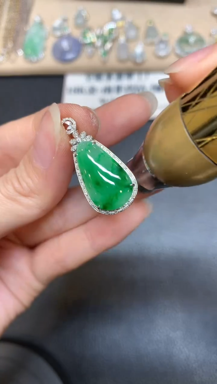 【闪购商品】翡翠颈饰18K金镶嵌【无服务费