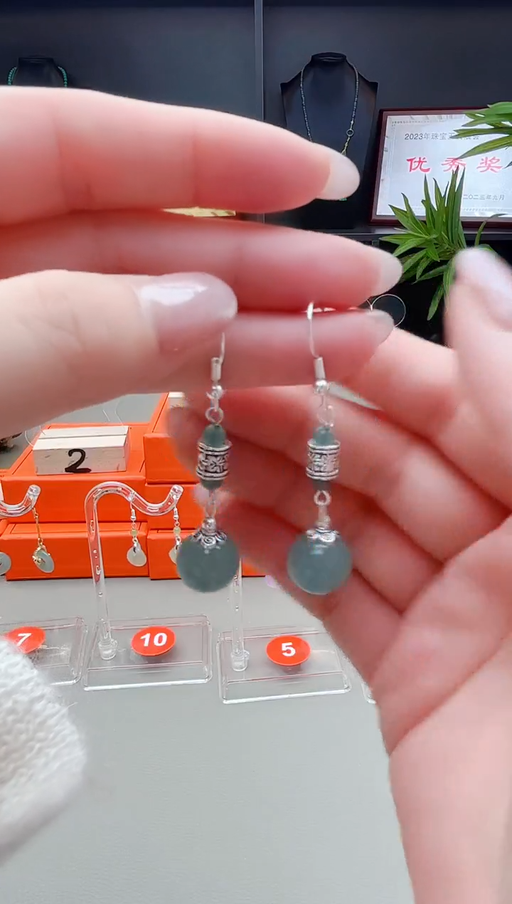 未镶嵌石英质玉（天山翠）耳钉420