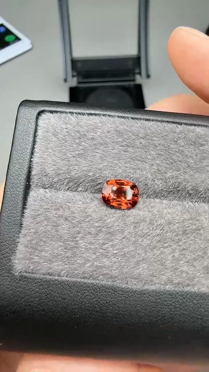 【闪购商品】尖晶石橙色枕型未镶嵌1.8ct-A346-1p