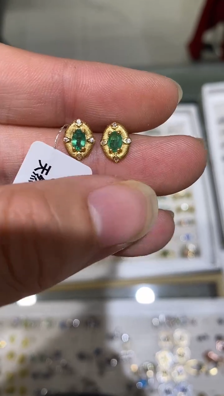 银S925镶嵌耳饰祖母绿耳钉