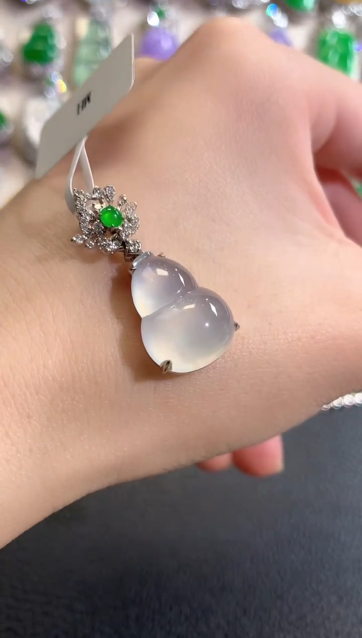 吊坠(不含链)18K金镶嵌翡翠冬日珠宝E11