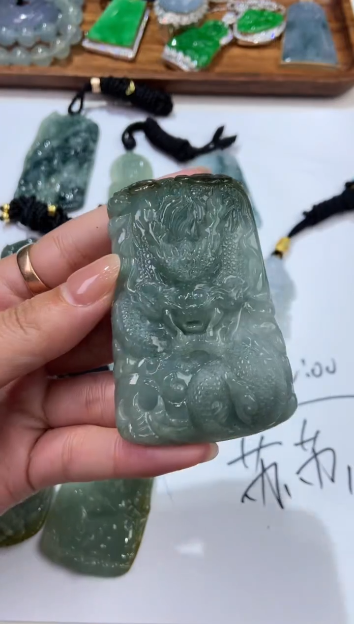 【闪购商品】翡翠未镶嵌颈饰2206815  