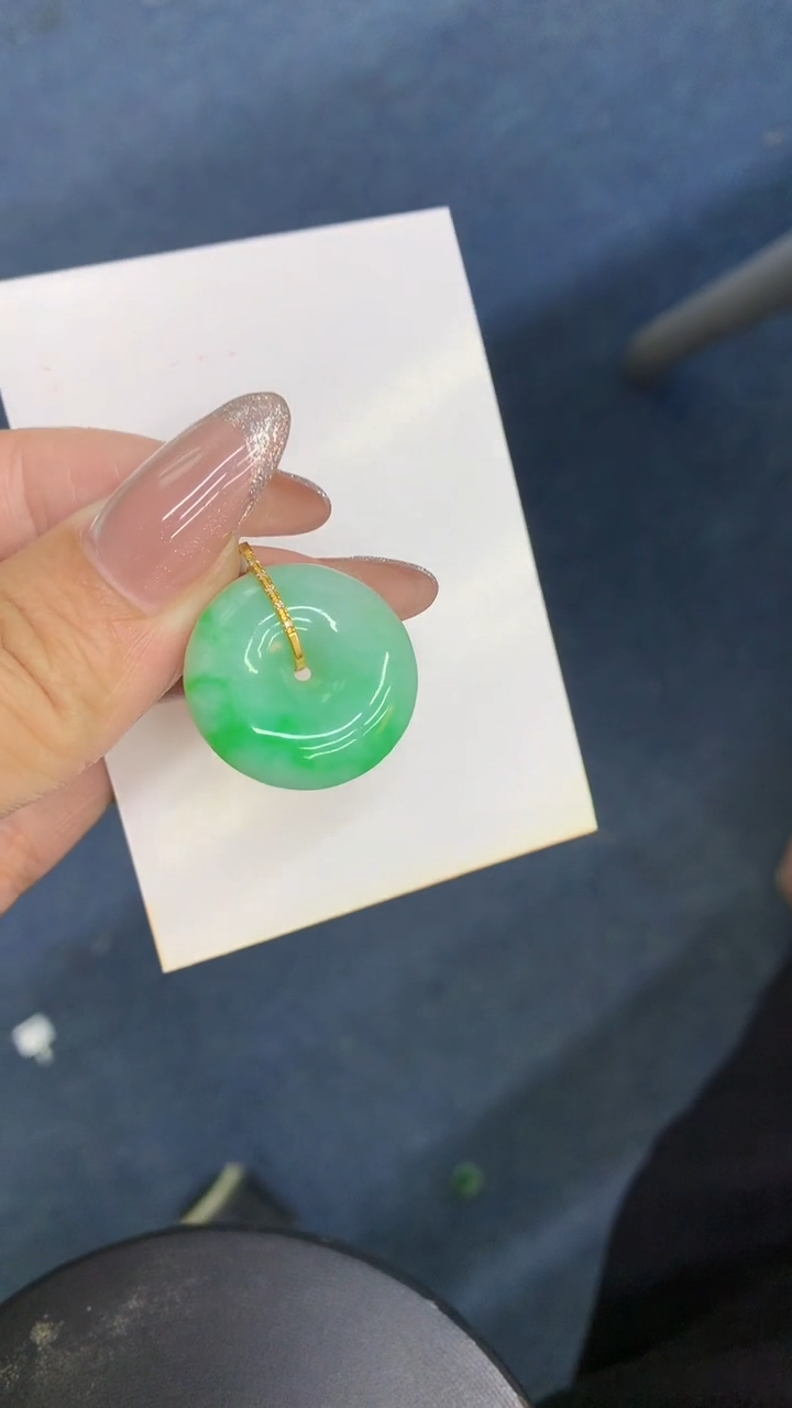 颈饰18K金镶嵌翡翠1