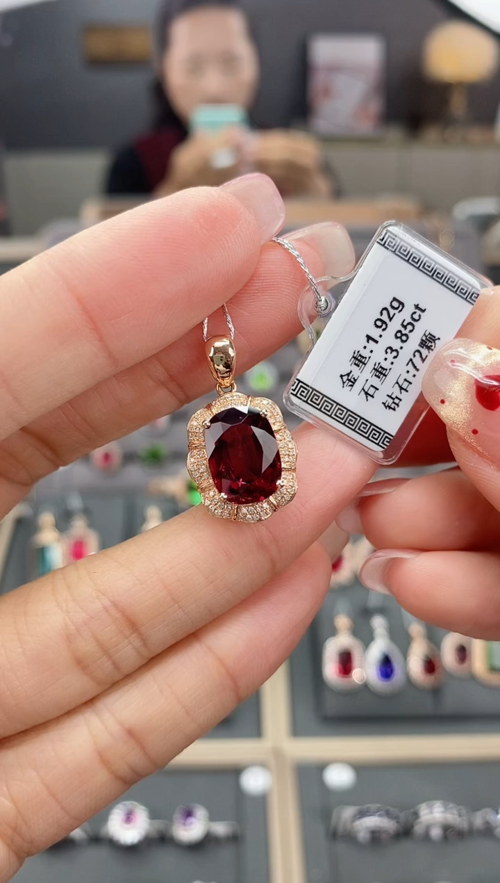 【闪购商品】碧玺颈饰18K金镶嵌3.85  