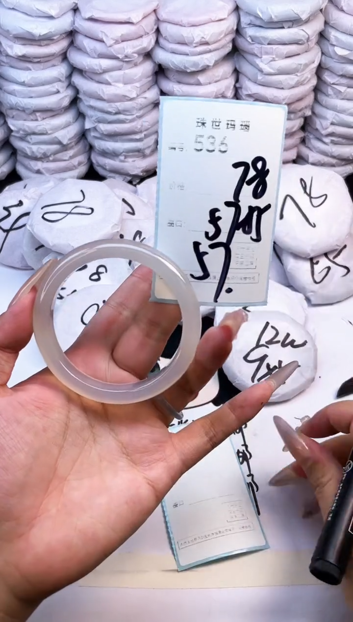 玛瑙/玉髓手镯未镶嵌536