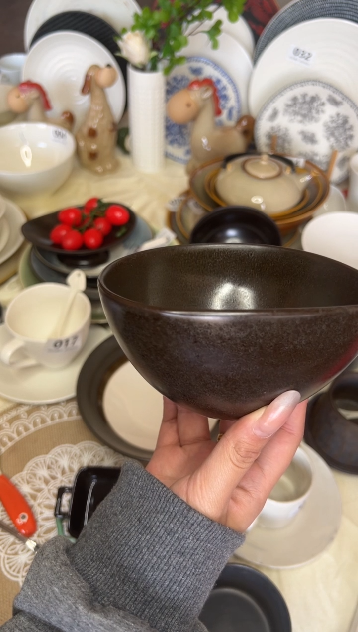 新骨瓷047瑕疵 冰点棕 5,5寸  异形碗