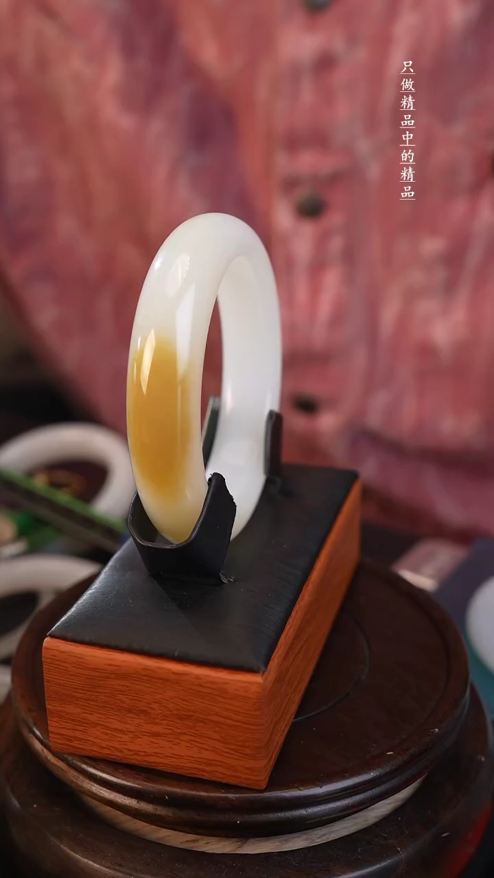 【闪购商品】和田玉手镯未镶嵌糖白53圈口手镯