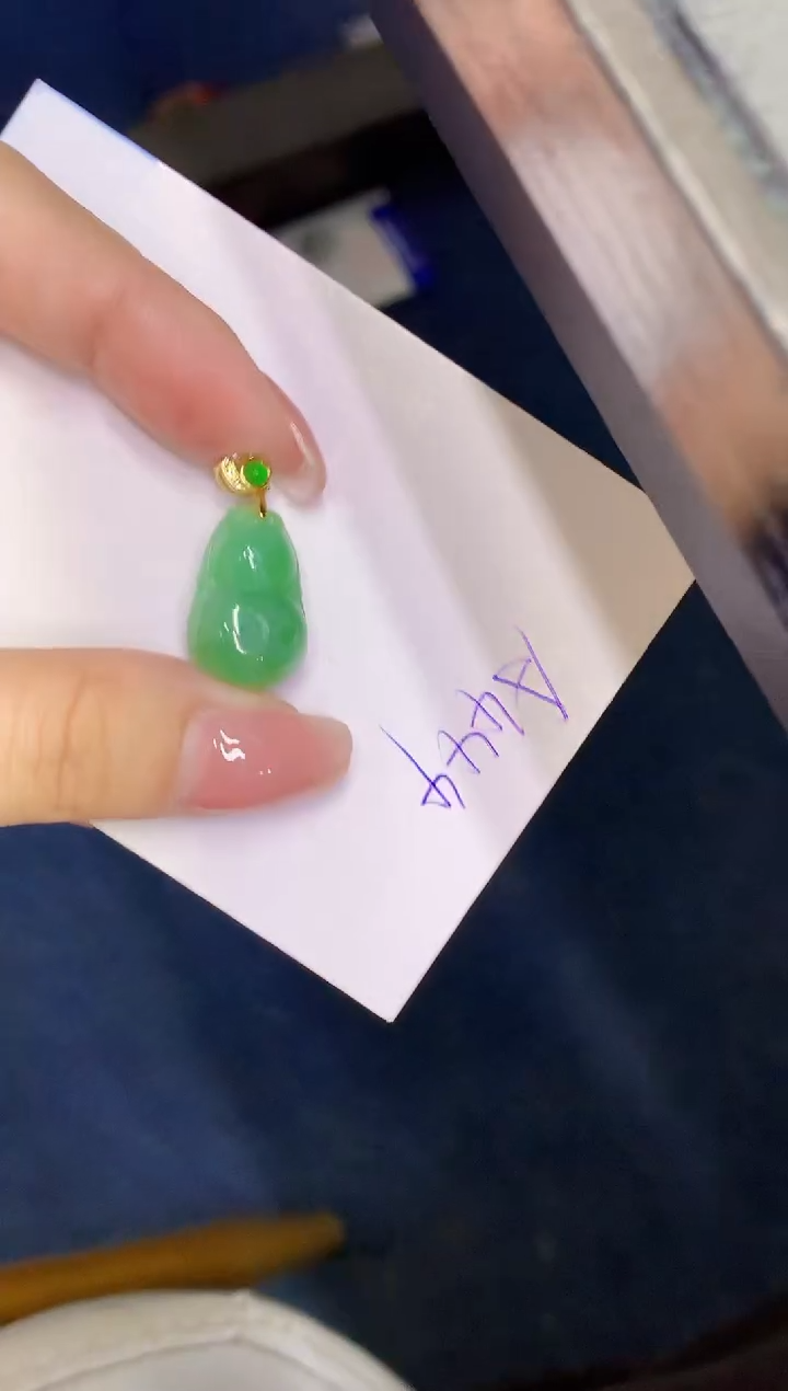 翡翠未镶嵌颈饰000000000000