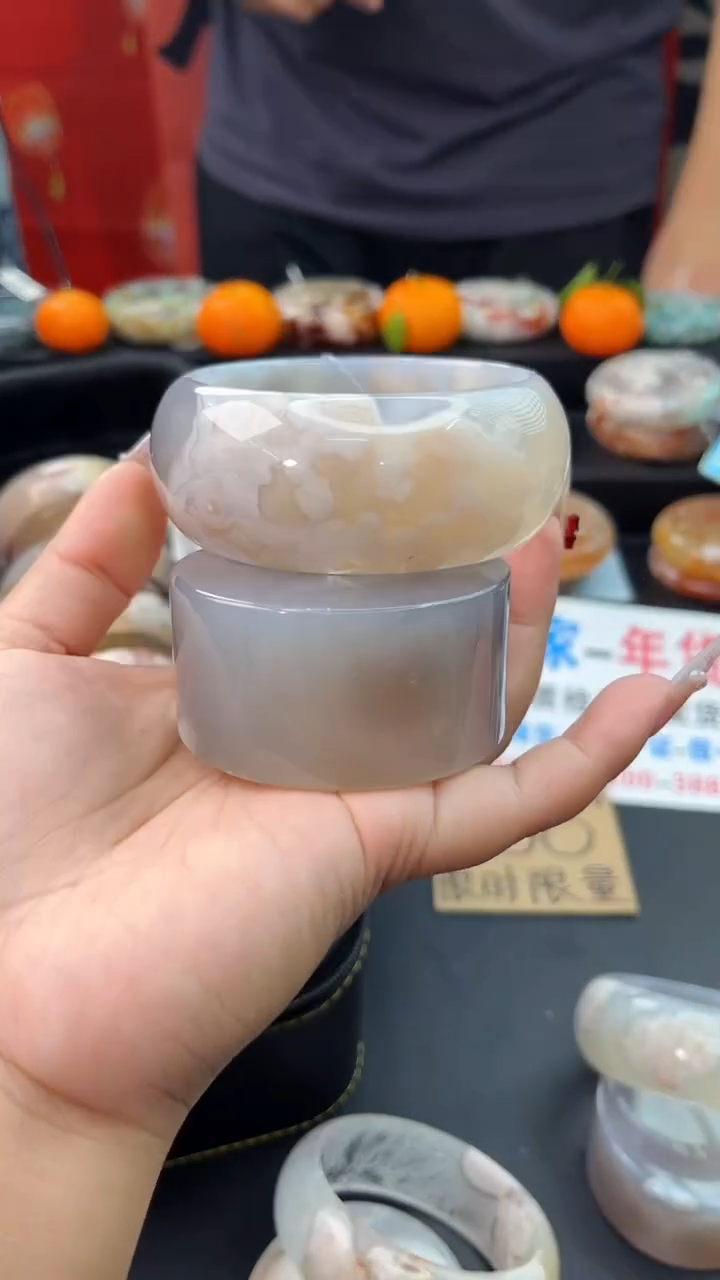 【闪购商品】石英质玉手镯未镶嵌赠送镯心（62圈口）