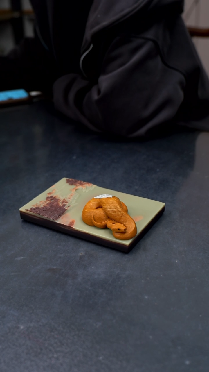 【闪购商品】灵蛇天然原石手工雕刻