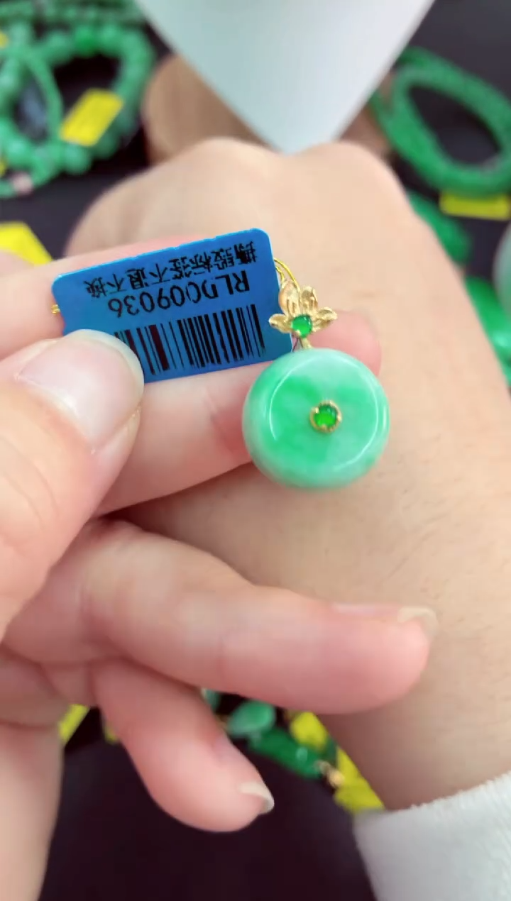 吊坠(不含链)未镶嵌翡翠挂件