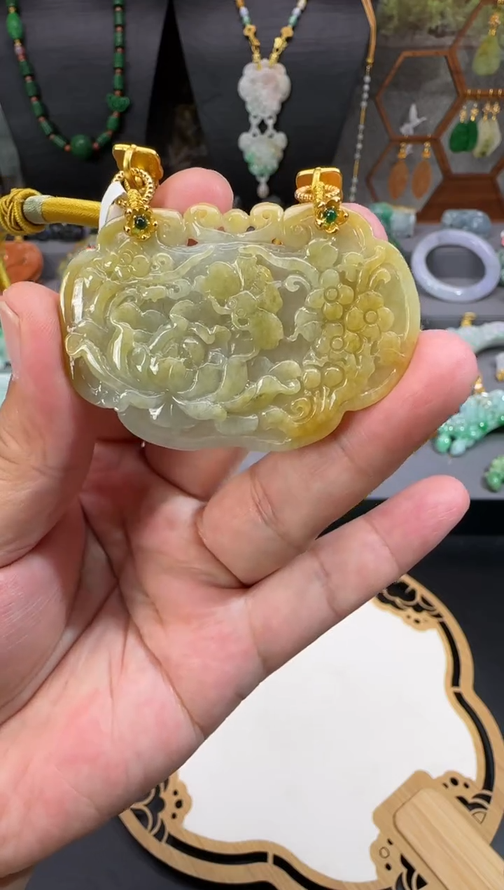 【闪购商品】翡翠颈饰未镶嵌牌子