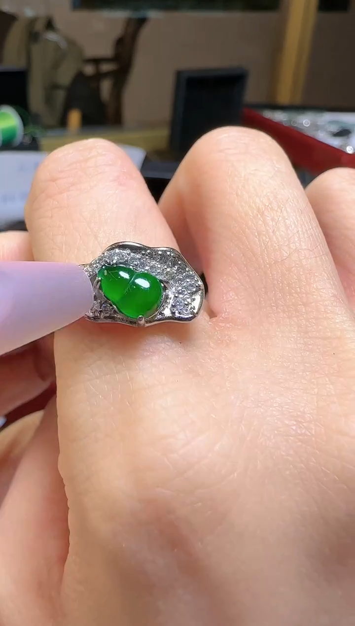 【闪购商品】翡翠吊坠(不含链)未镶嵌翡翠