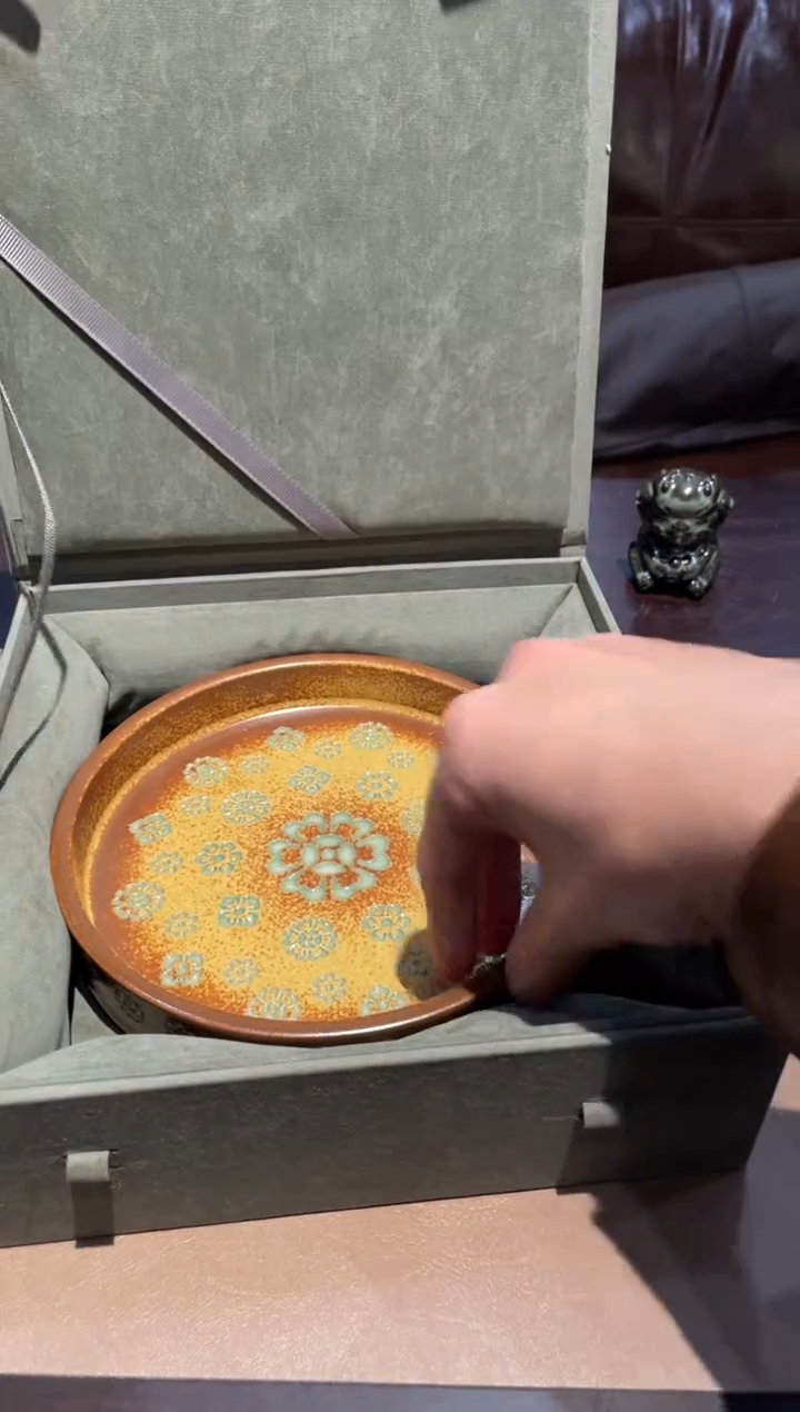 57窑承青瓷宝相花大壶承