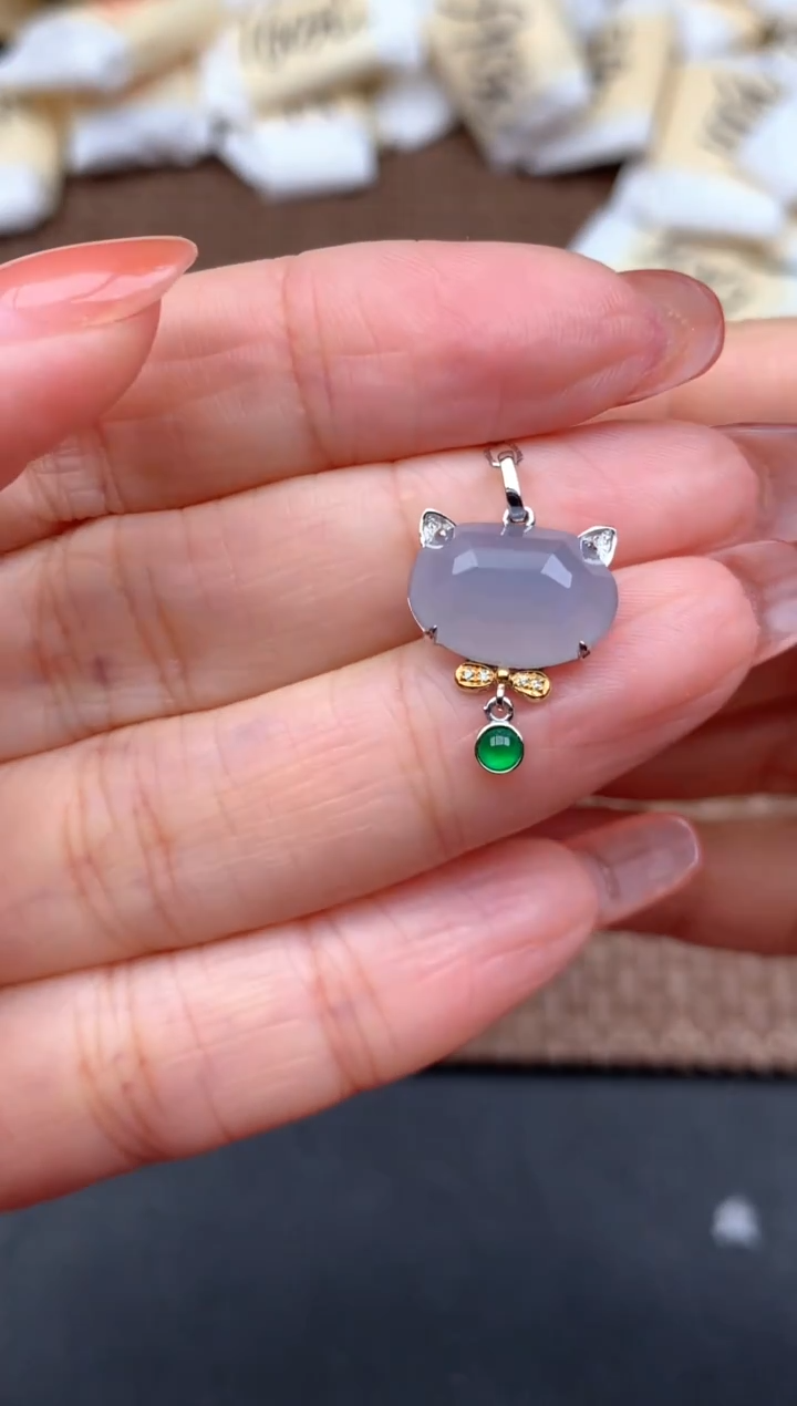 18K金镶嵌挂件翡翠1