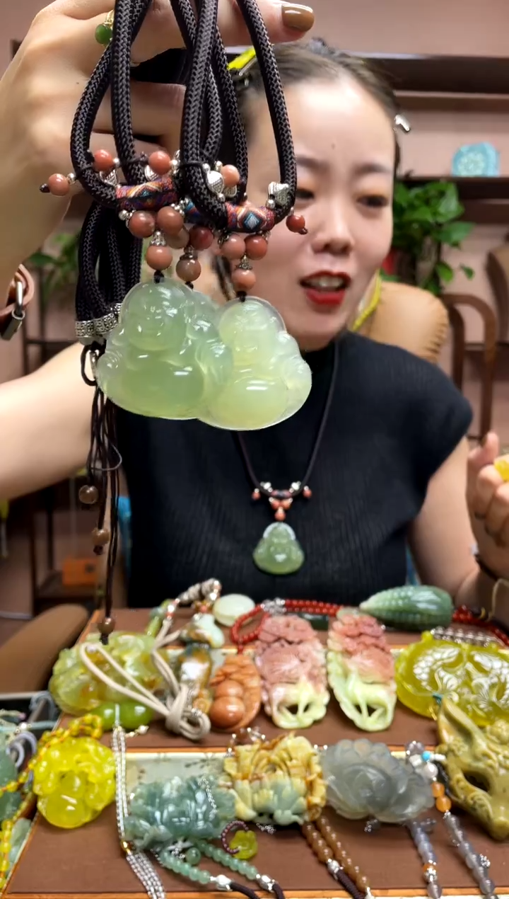 未镶嵌岫玉吊坠多样性发货发其中之一