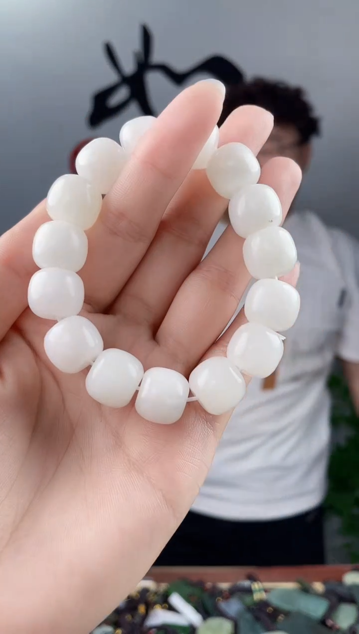 和田玉未镶嵌颈饰拍一发一，多样性发货