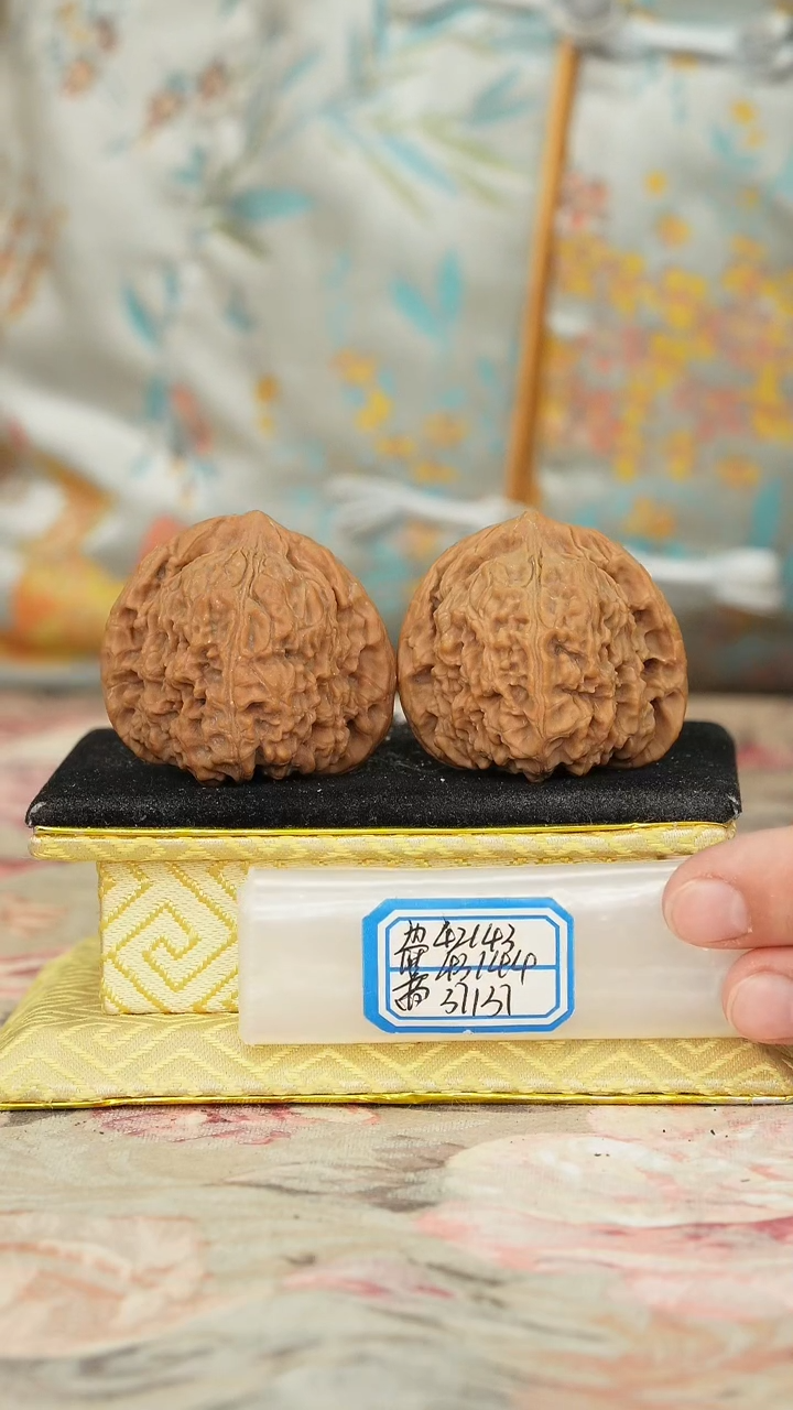 【闪购商品】文玩核桃把件赵喜满南将石